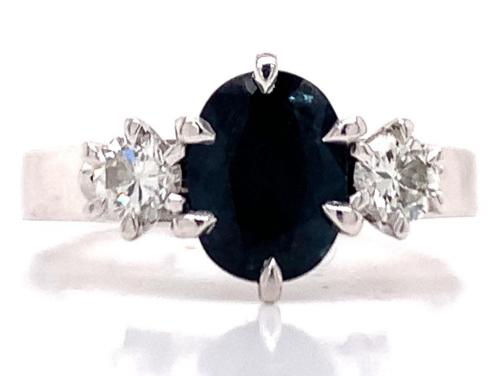 18ct White Gold Sapphire Diamond Ring TDW 0.28ct image